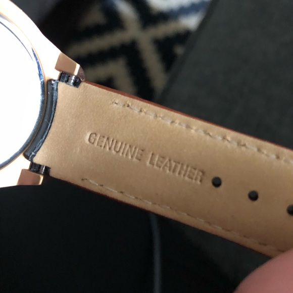 Women’s Guess Watch. - Picture 3 of 5